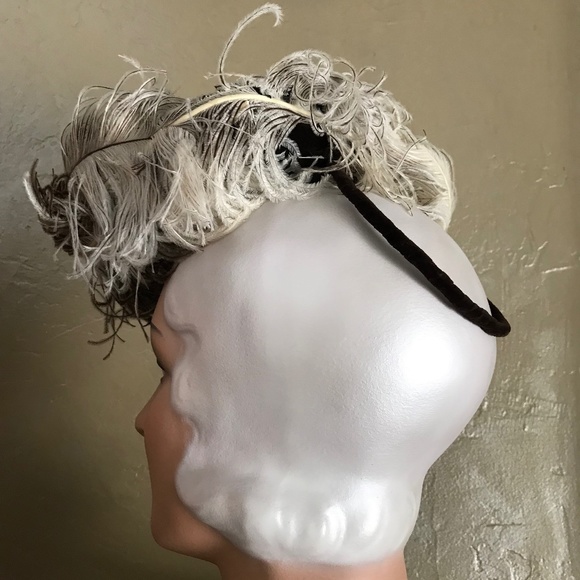 SHOWSTOPPER 1930s BROWN FELT TILT HAT WITH BROWN TIPPED WHITE OSTRICH FEATHERS main image 5